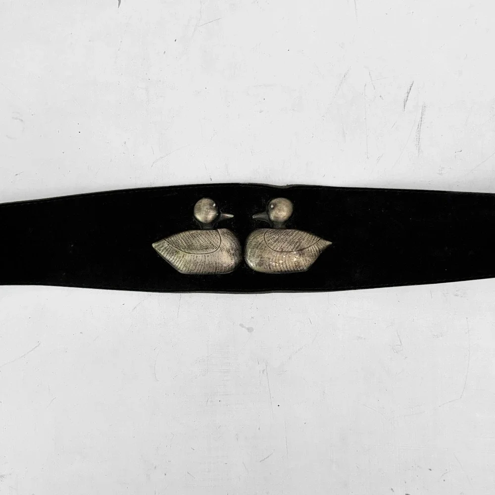 VTG Black Suede Wide Waist Belt Silver Tone Double Duck Motif Womens S